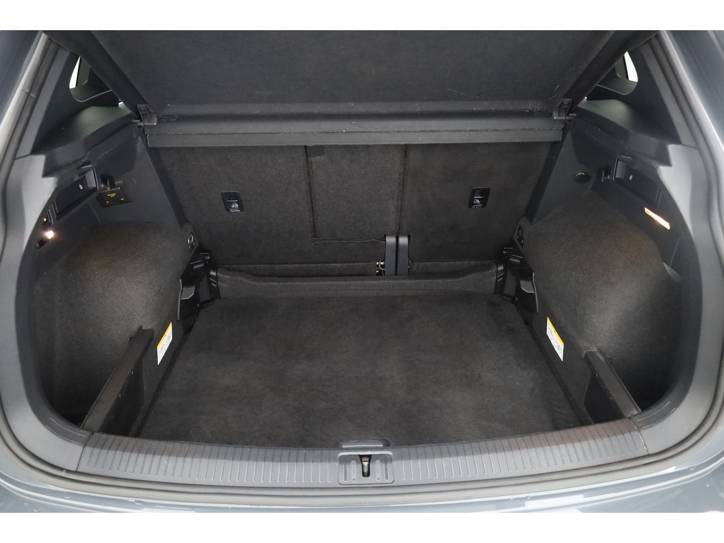 Volkswagen Tiguan 1.5 TSI R-Line DSG | Adapt. Cruise | Trekhaak | CarPlay | Navi | IQ. Light | All Season | Stoelverw. | Keyless