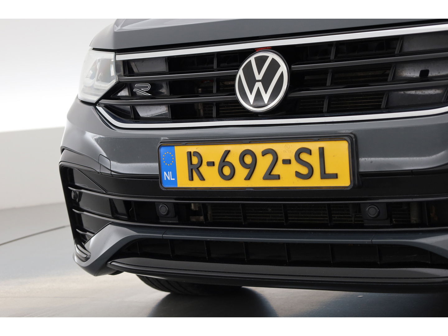 Volkswagen Tiguan 1.5 TSI R-Line DSG | Adapt. Cruise | Trekhaak | CarPlay | Navi | IQ. Light | All Season | Stoelverw. | Keyless