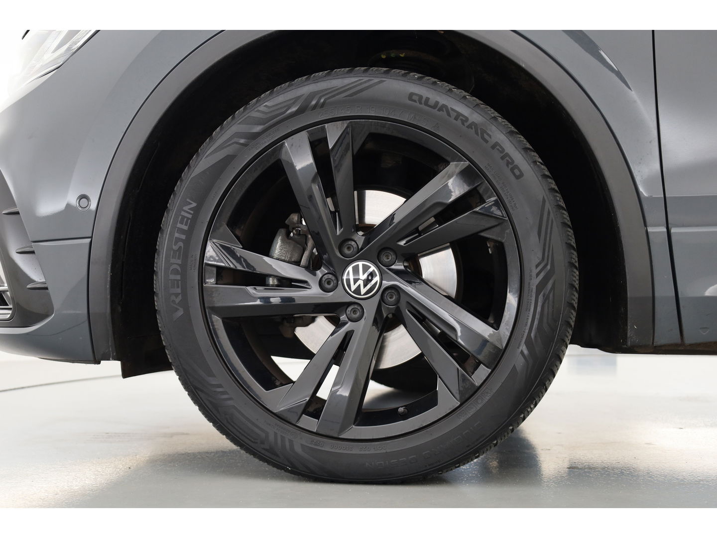 Volkswagen Tiguan 1.5 TSI R-Line DSG | Adapt. Cruise | Trekhaak | CarPlay | Navi | IQ. Light | All Season | Stoelverw. | Keyless