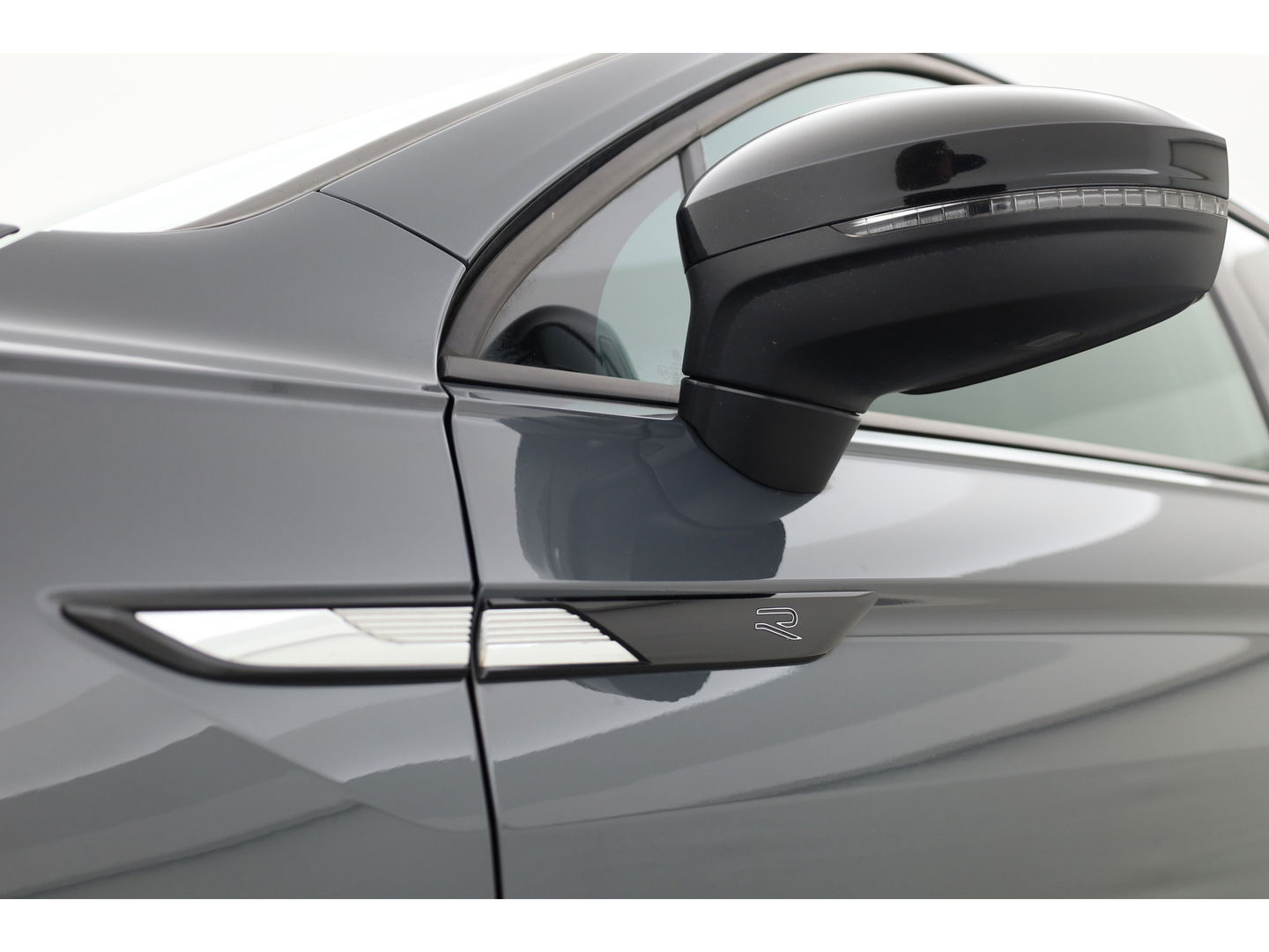 Volkswagen Tiguan 1.5 TSI R-Line DSG | Adapt. Cruise | Trekhaak | CarPlay | Navi | IQ. Light | All Season | Stoelverw. | Keyless