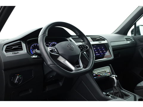 Volkswagen Tiguan 1.5 TSI R-Line DSG | Adapt. Cruise | Trekhaak | CarPlay | Navi | IQ. Light | All Season | Stoelverw. | Keyless