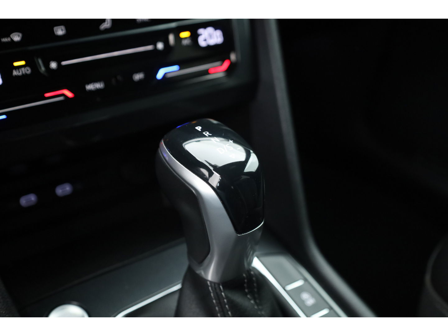 Volkswagen Tiguan 1.5 TSI R-Line DSG | Adapt. Cruise | Trekhaak | CarPlay | Navi | IQ. Light | All Season | Stoelverw. | Keyless