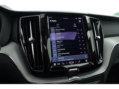 Volvo XC60 2.0 T8 Plug-in hybrid AWD Ultimate Dark | 455 PK | Head-up | Elek. Trekhaak | H&K Audio | 360 camera | ACC |