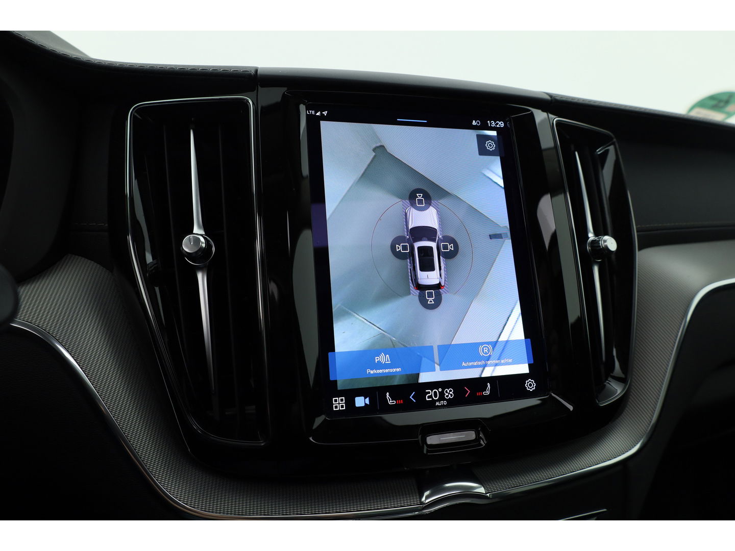 Volvo XC60 2.0 T8 Plug-in hybrid AWD Ultimate Dark | 455 PK | Head-up | Elek. Trekhaak | H&K Audio | 360 camera | ACC |