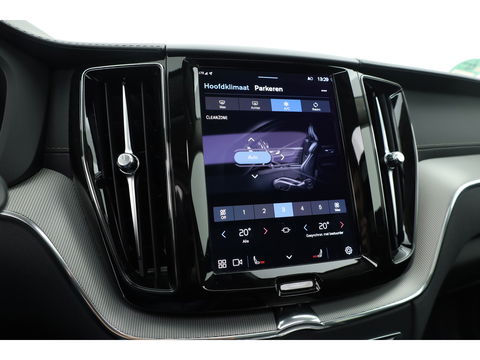 Volvo XC60 2.0 T8 Plug-in hybrid AWD Ultimate Dark | 455 PK | Head-up | Elek. Trekhaak | H&K Audio | 360 camera | ACC |