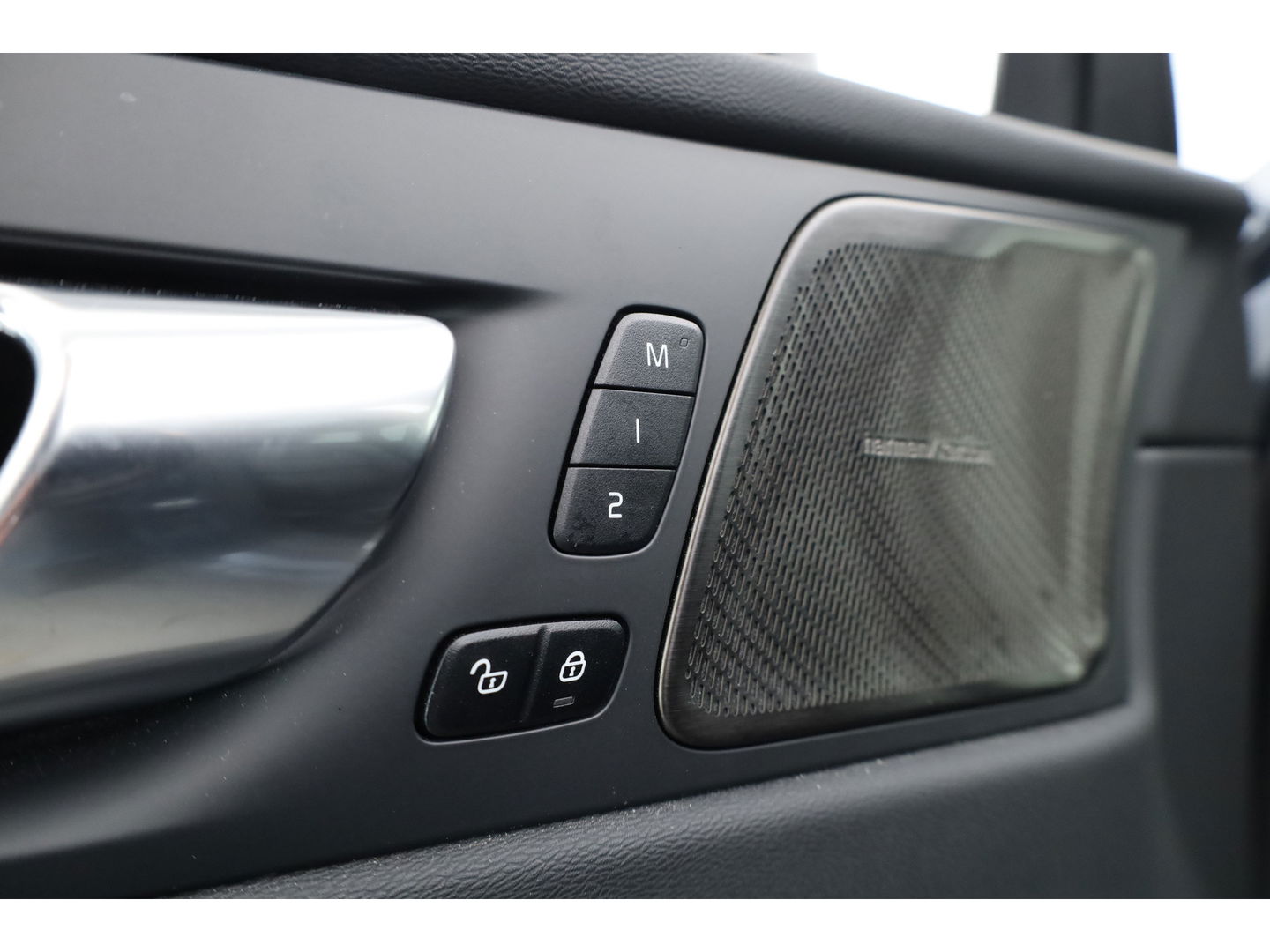 Volvo XC60 2.0 T8 Plug-in hybrid AWD Ultimate Dark | 455 PK | Head-up | Elek. Trekhaak | H&K Audio | 360 camera | ACC |