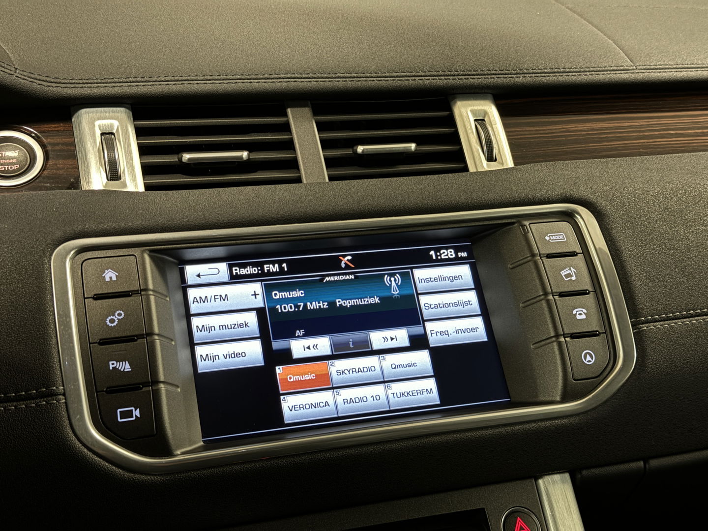 Land Rover Range Rover Evoque 2.0 TD4 HSE Dynamic | Head-Up Display | Meridian | Camera | Lane Assist | Dodehoeksensor | Leder | Memory Seats | Elektrische Achterklep | LED | Xenon |