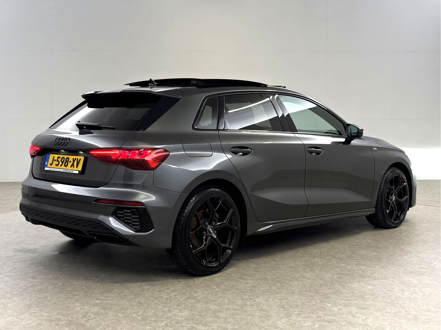 Audi A3 30 TFSI S-line Black optic | Pano | Virtual | Carplay | Cruise | Navi | Parkeersens.