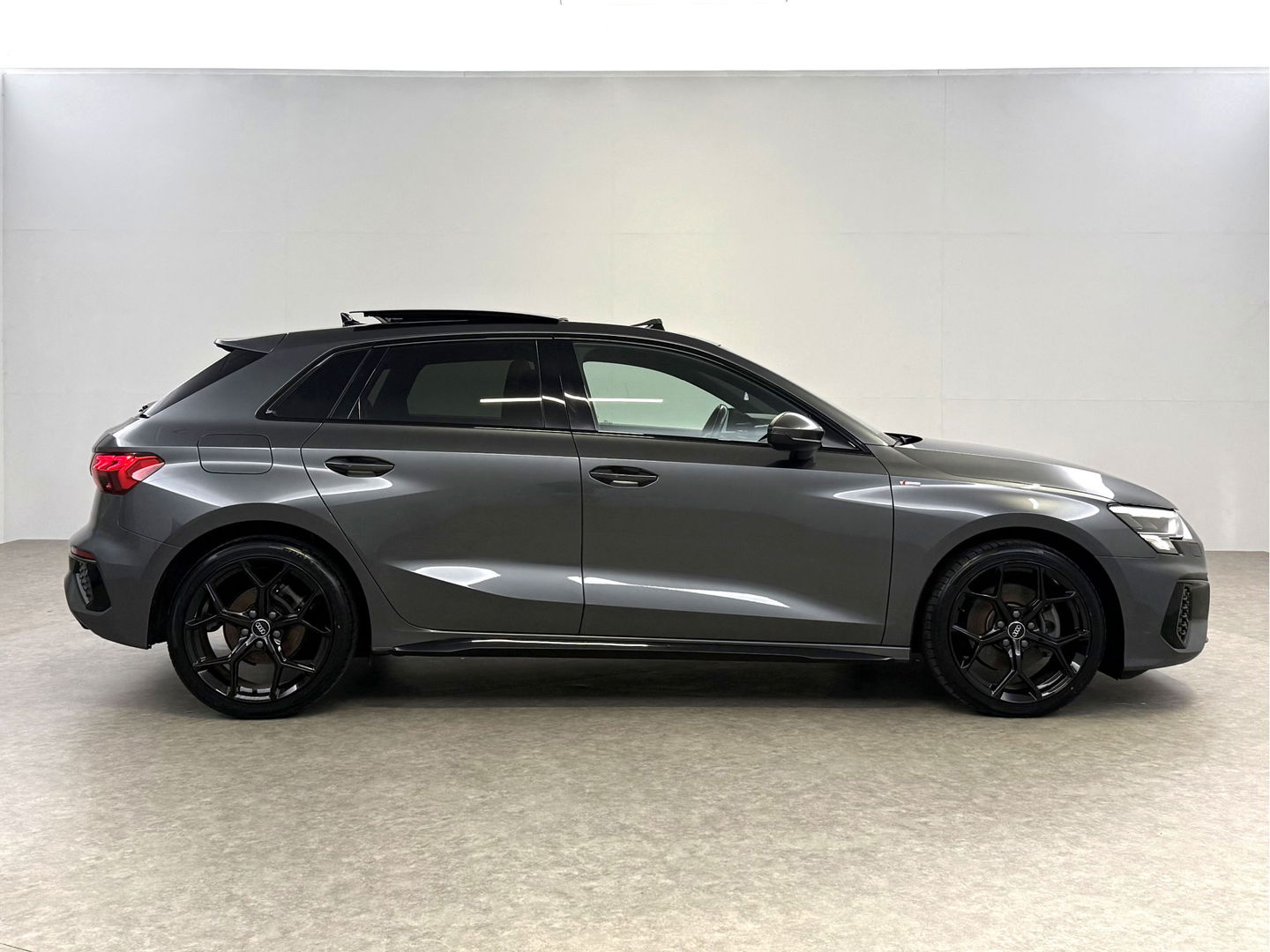 Audi A3 30 TFSI S-line Black optic | Pano | Virtual | Carplay | Cruise | Navi | Parkeersens.