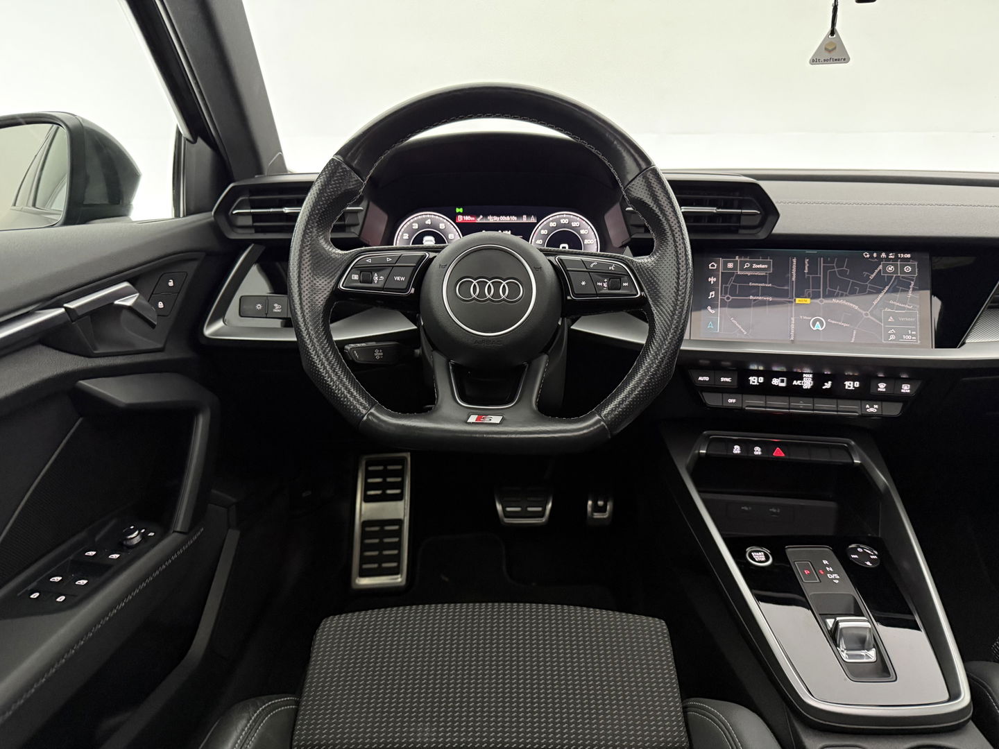 Audi A3 30 TFSI S-line Black optic | Pano | Virtual | Carplay | Cruise | Navi | Parkeersens.