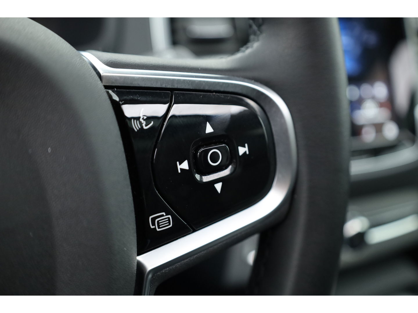 Volvo XC90 2.0 T8 Recharge AWD Plus Dark | Pano | Luchtvering | Elek. Trekhaak | Memory | 360cam | Stoel- Stuurverw. | Harman Kardon