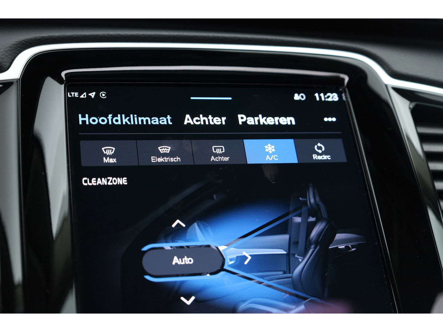 Volvo XC90 2.0 T8 Recharge AWD Plus Dark | Pano | Luchtvering | Elek. Trekhaak | Memory | 360cam | Stoel- Stuurverw. | Harman Kardon