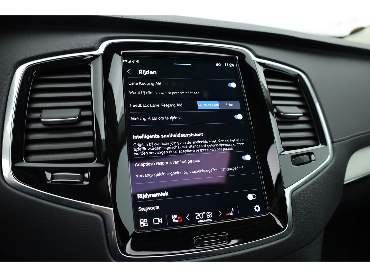 Volvo XC90 2.0 T8 Recharge AWD Plus Dark | Pano | Luchtvering | Elek. Trekhaak | Memory | 360cam | Stoel- Stuurverw. | Harman Kardon