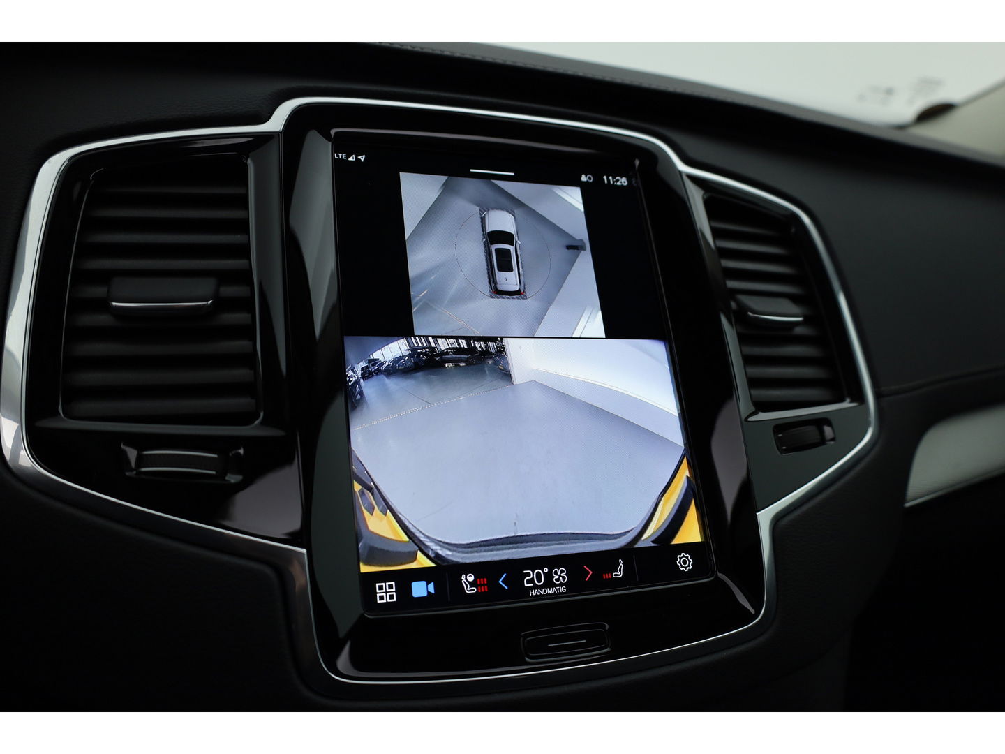 Volvo XC90 2.0 T8 Recharge AWD Plus Dark | Pano | Luchtvering | Elek. Trekhaak | Memory | 360cam | Stoel- Stuurverw. | Harman Kardon