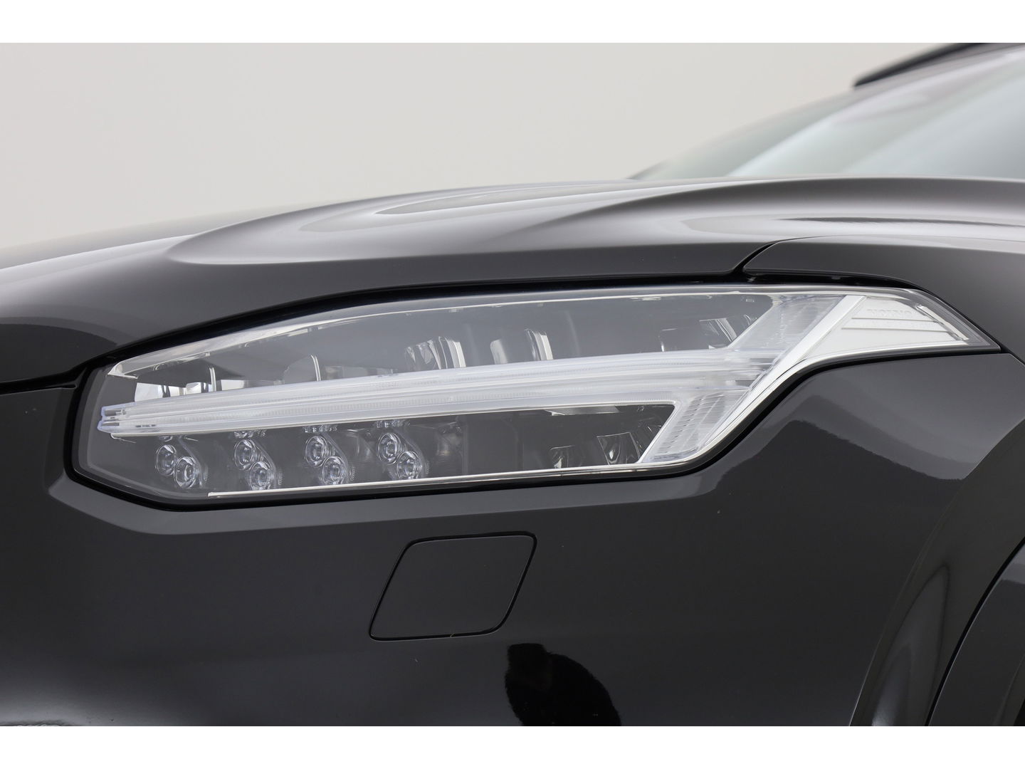 Volvo XC90 2.0 T8 Recharge AWD Plus Dark | Pano | Luchtvering | Elek. Trekhaak | Memory | 360cam | Stoel- Stuurverw. | Harman Kardon