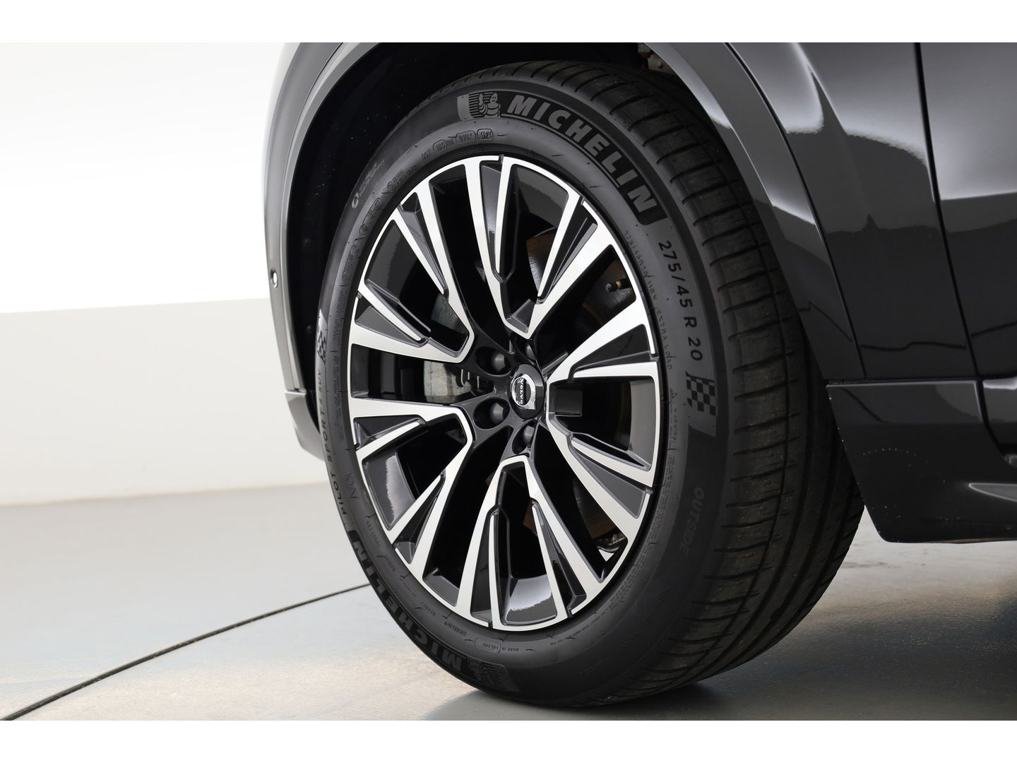 Volvo XC90 2.0 T8 Recharge AWD Plus Dark | Pano | Luchtvering | Elek. Trekhaak | Memory | 360cam | Stoel- Stuurverw. | Harman Kardon