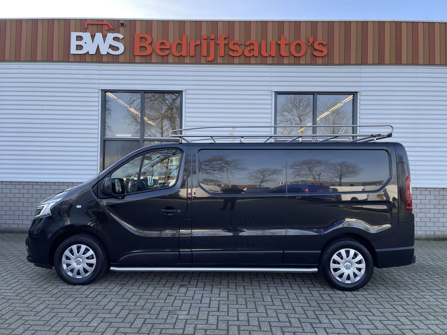 Renault Trafic 2.0 dCi 120pk T29 L2H1 Work Edition / vaste prijs rijklaar € 17.950 ex btw / euro 6 / bpm vrij / lease vanaf € 302 / imperial / trekhaak / camera / airco / cruise control