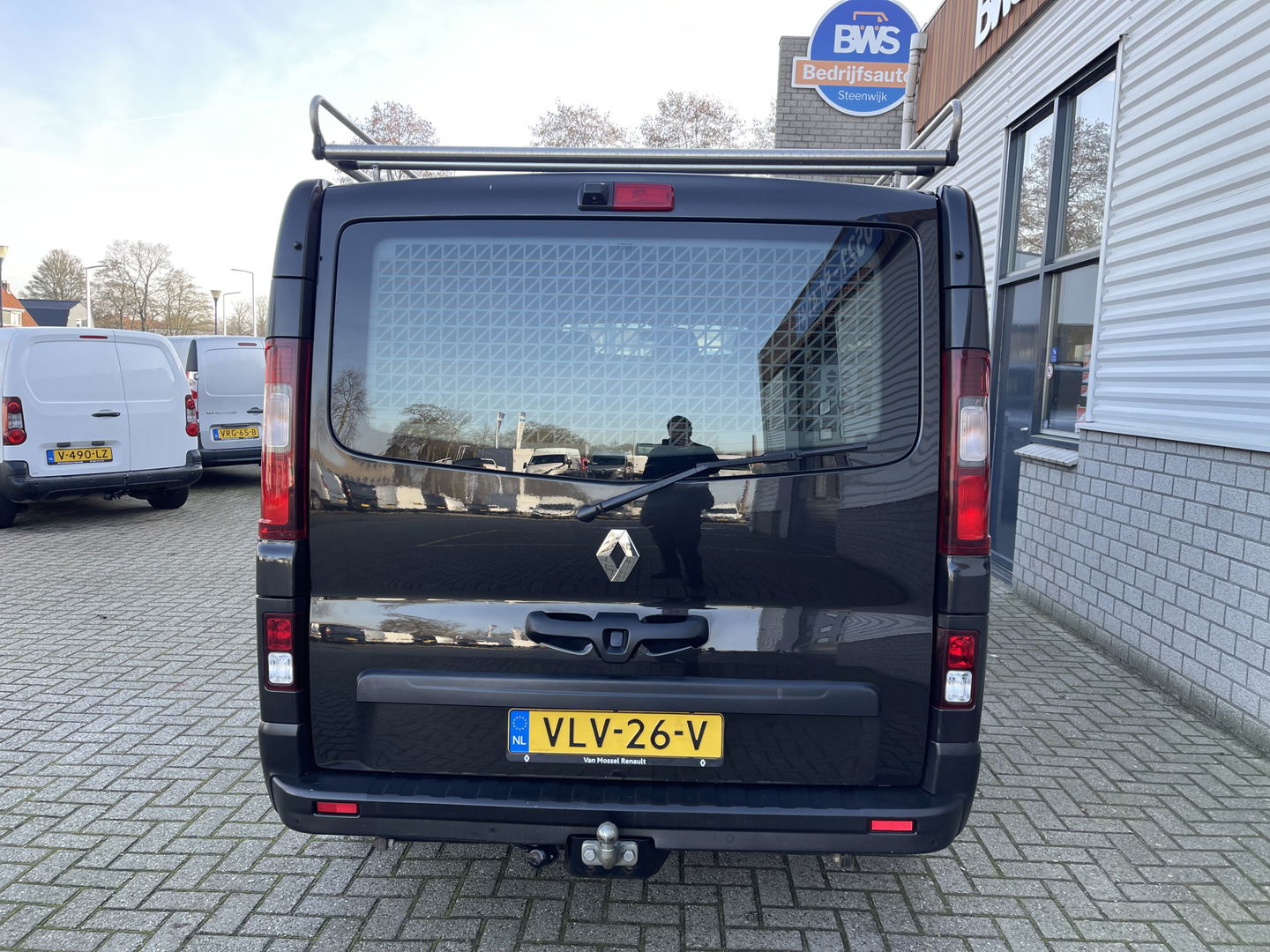 Renault Trafic 2.0 dCi 120pk T29 L2H1 Work Edition / vaste prijs rijklaar € 17.950 ex btw / euro 6 / bpm vrij / lease vanaf € 302 / imperial / trekhaak / camera / airco / cruise control