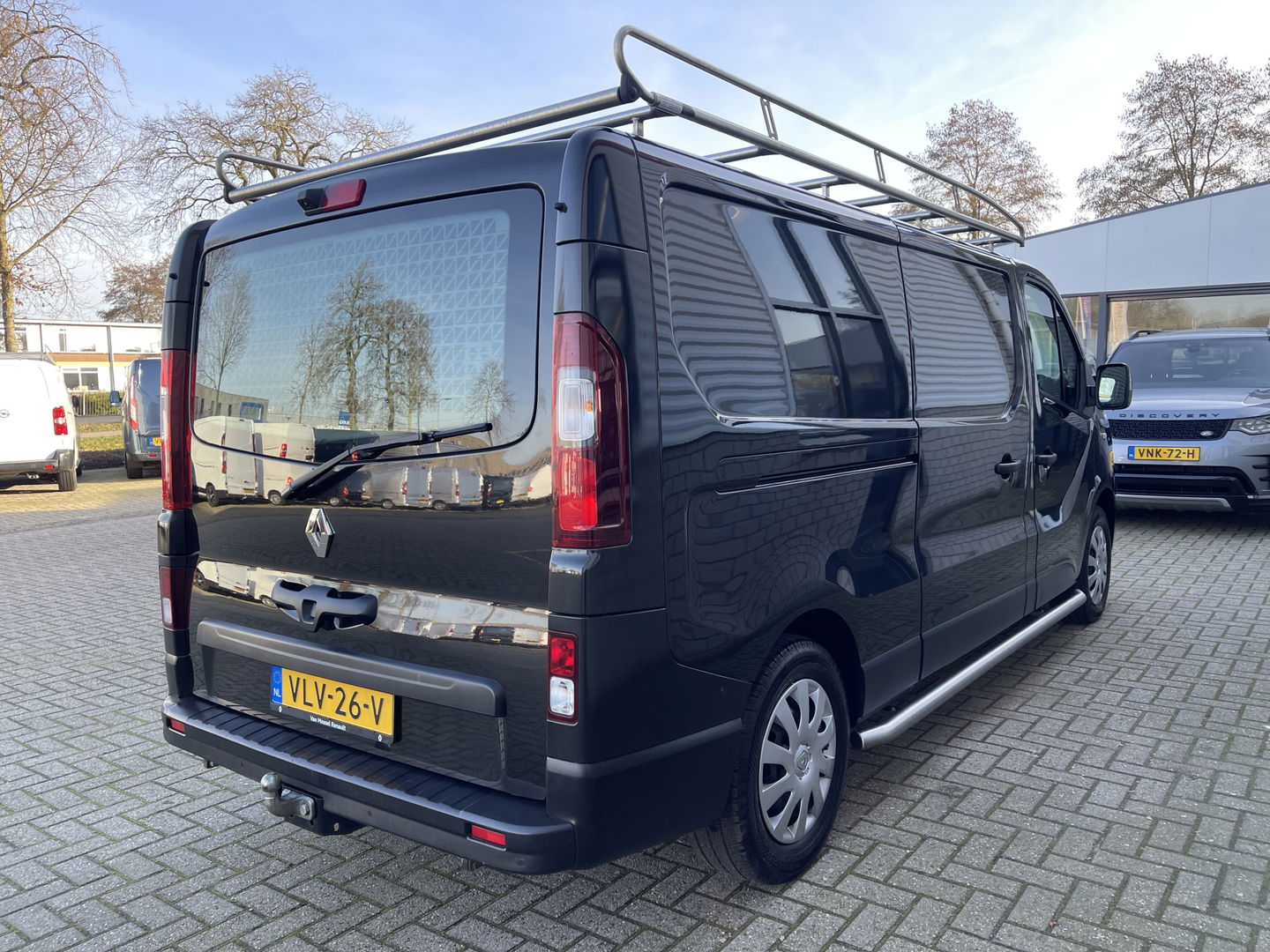 Renault Trafic 2.0 dCi 120pk T29 L2H1 Work Edition / vaste prijs rijklaar € 17.950 ex btw / euro 6 / bpm vrij / lease vanaf € 302 / imperial / trekhaak / camera / airco / cruise control