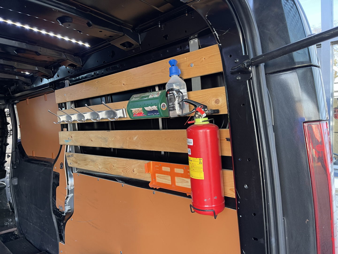 Renault Trafic 2.0 dCi 120pk T29 L2H1 Work Edition / vaste prijs rijklaar € 17.950 ex btw / euro 6 / bpm vrij / lease vanaf € 302 / imperial / trekhaak / camera / airco / cruise control