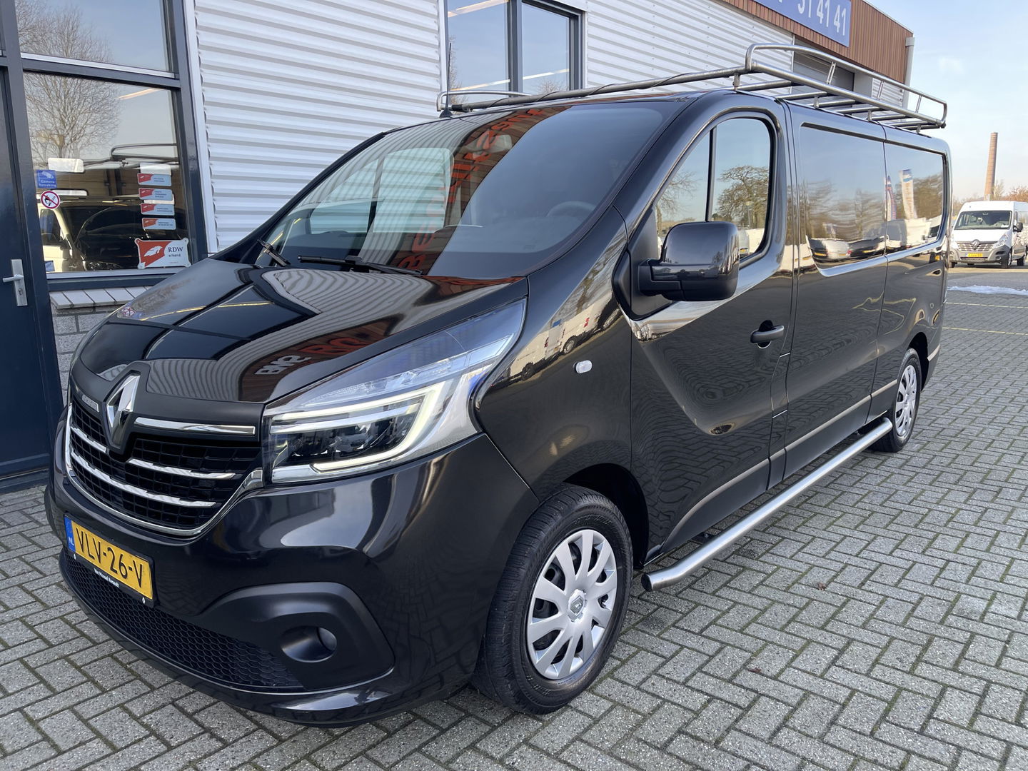 Renault Trafic 2.0 dCi 120pk T29 L2H1 Work Edition / vaste prijs rijklaar € 17.950 ex btw / euro 6 / bpm vrij / lease vanaf € 302 / imperial / trekhaak / camera / airco / cruise control
