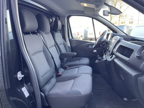 Renault Trafic 2.0 dCi 120pk T29 L2H1 Work Edition / vaste prijs rijklaar € 17.950 ex btw / euro 6 / bpm vrij / lease vanaf € 302 / imperial / trekhaak / camera / airco / cruise control