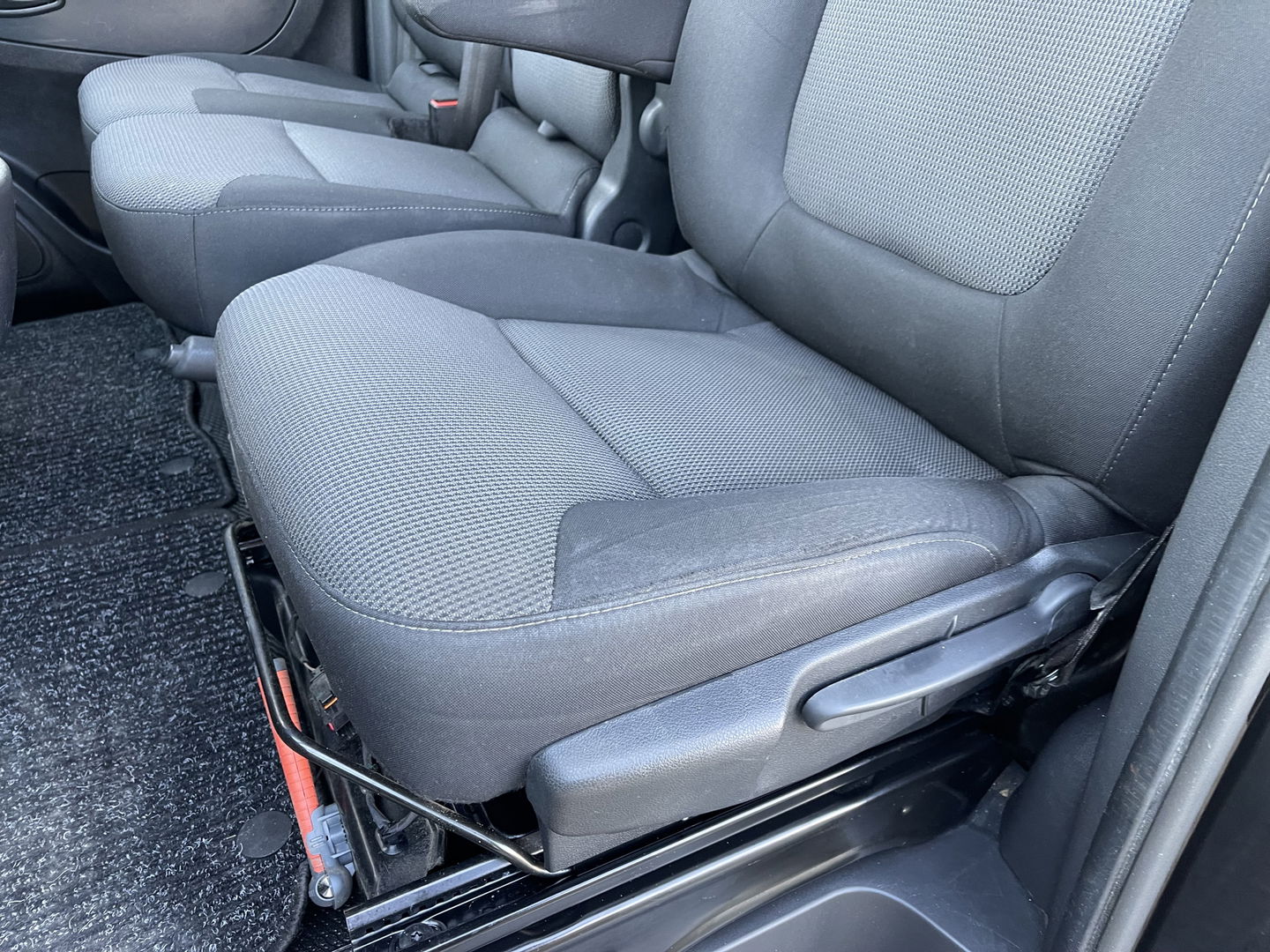 Renault Trafic 2.0 dCi 120pk T29 L2H1 Work Edition / vaste prijs rijklaar € 17.950 ex btw / euro 6 / bpm vrij / lease vanaf € 302 / imperial / trekhaak / camera / airco / cruise control