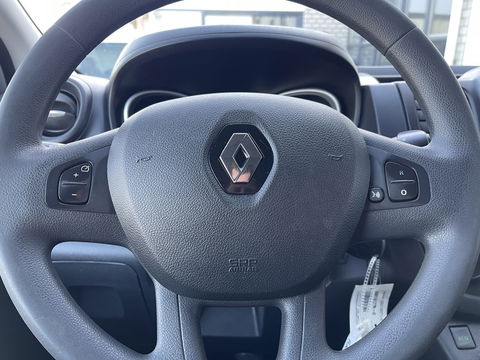 Renault Trafic 2.0 dCi 120pk T29 L2H1 Work Edition / vaste prijs rijklaar € 17.950 ex btw / euro 6 / bpm vrij / lease vanaf € 302 / imperial / trekhaak / camera / airco / cruise control