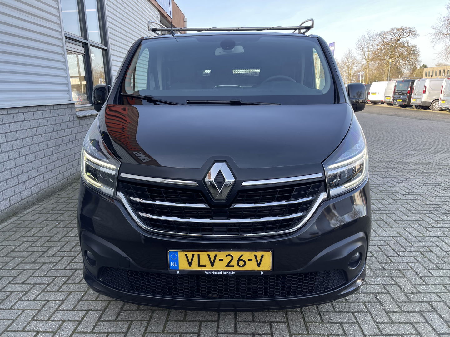 Renault Trafic 2.0 dCi 120pk T29 L2H1 Work Edition / vaste prijs rijklaar € 17.950 ex btw / euro 6 / bpm vrij / lease vanaf € 302 / imperial / trekhaak / camera / airco / cruise control