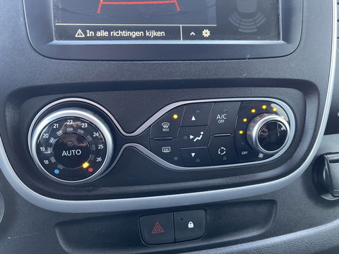 Renault Trafic 2.0 dCi 120pk T29 L2H1 Work Edition / vaste prijs rijklaar € 17.950 ex btw / euro 6 / bpm vrij / lease vanaf € 302 / imperial / trekhaak / camera / airco / cruise control