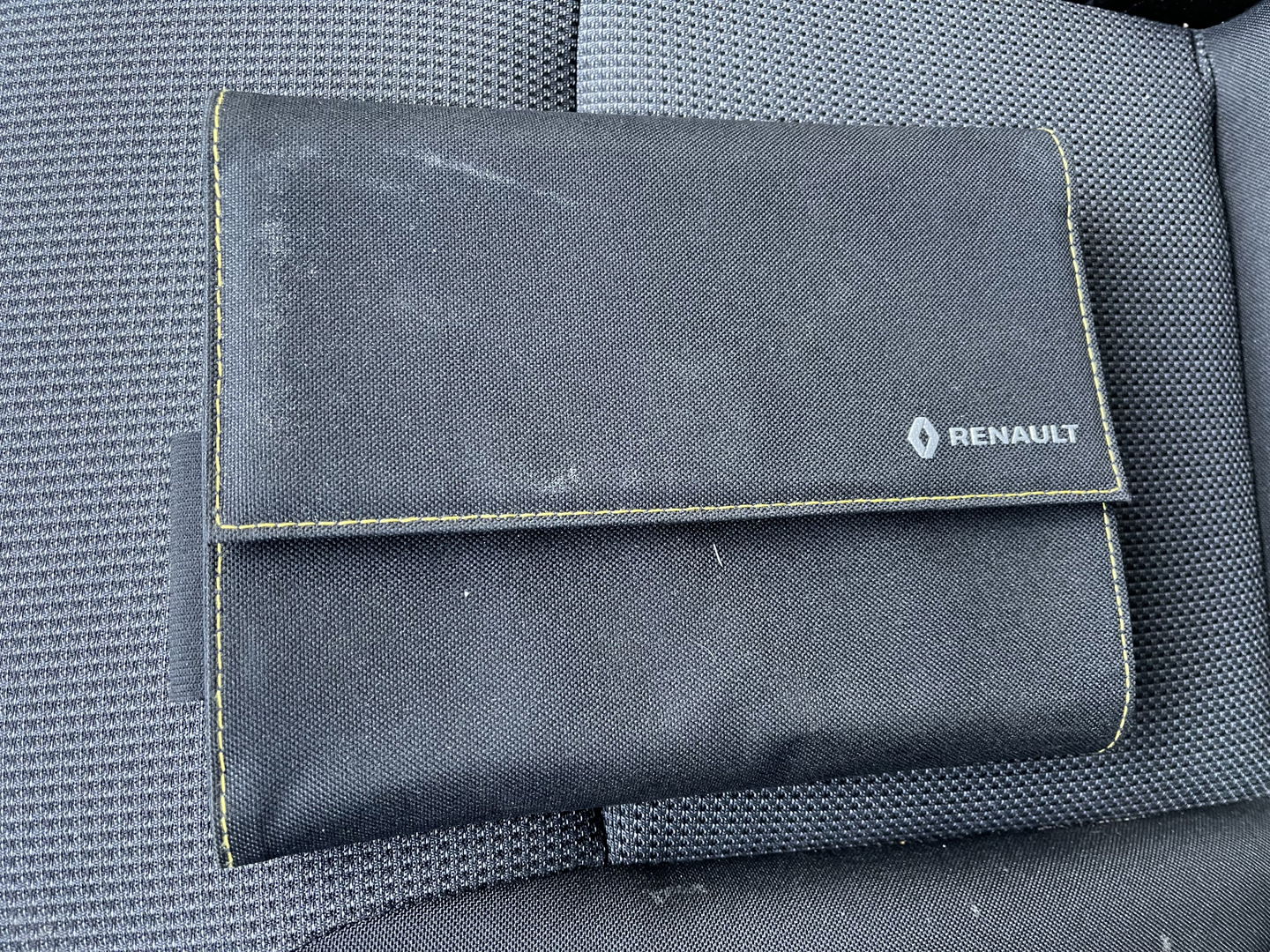 Renault Trafic 2.0 dCi 120pk T29 L2H1 Work Edition / vaste prijs rijklaar € 17.950 ex btw / euro 6 / bpm vrij / lease vanaf € 302 / imperial / trekhaak / camera / airco / cruise control