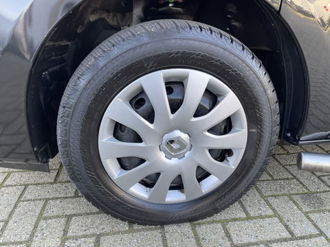 Renault Trafic 2.0 dCi 120pk T29 L2H1 Work Edition / vaste prijs rijklaar € 17.950 ex btw / euro 6 / bpm vrij / lease vanaf € 302 / imperial / trekhaak / camera / airco / cruise control