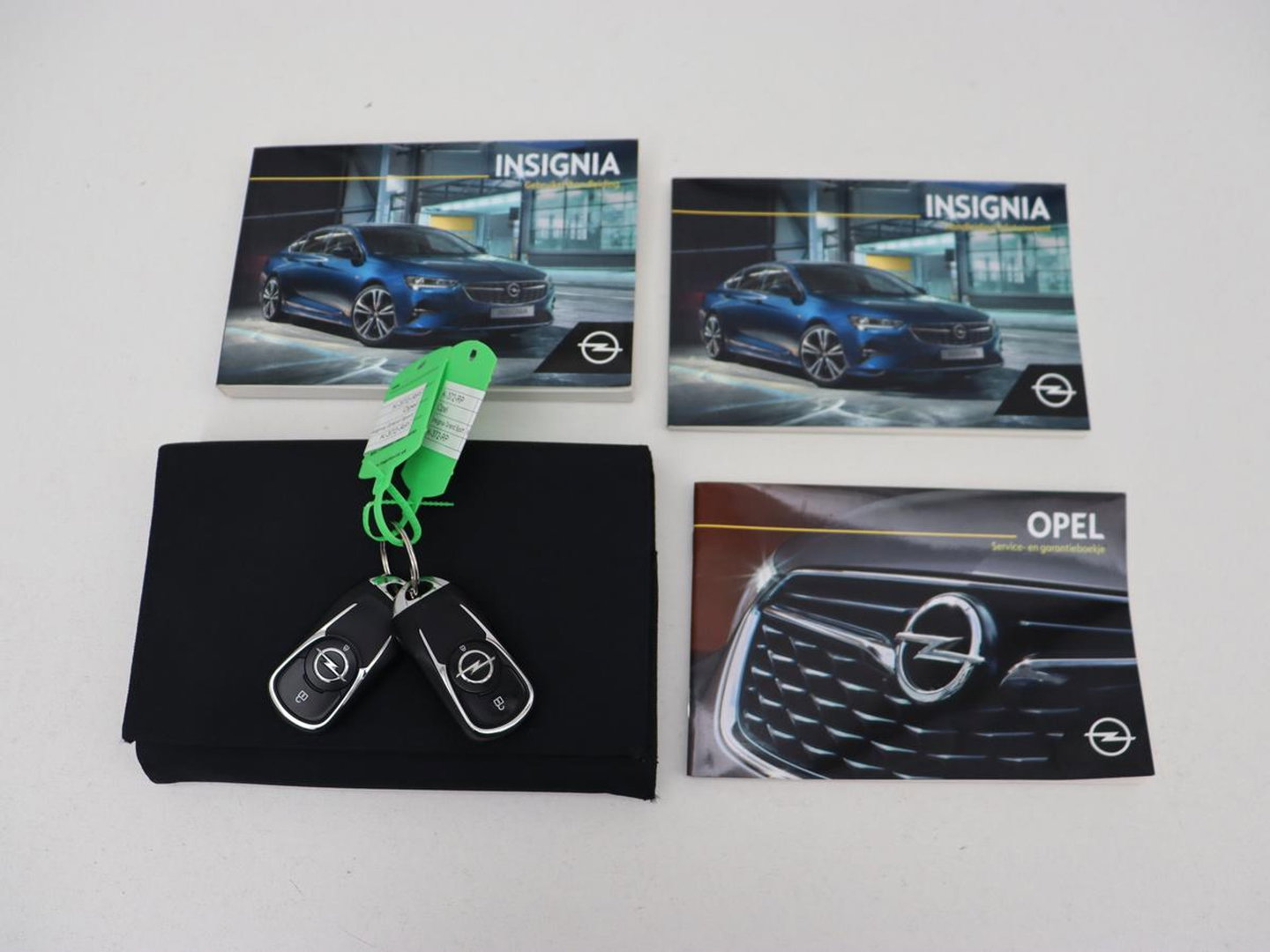 Opel Insignia 2.0 Turbo GSI 4X4 | 230pk | Origineel NL | Head-Up | Adaptive cruise | BOSE Sound | Stoelverwarming | Matrix LED | Camera | Alcantara | Carplay | Navigatie | Keyless | Stuurverwarming | 121.800km NAP