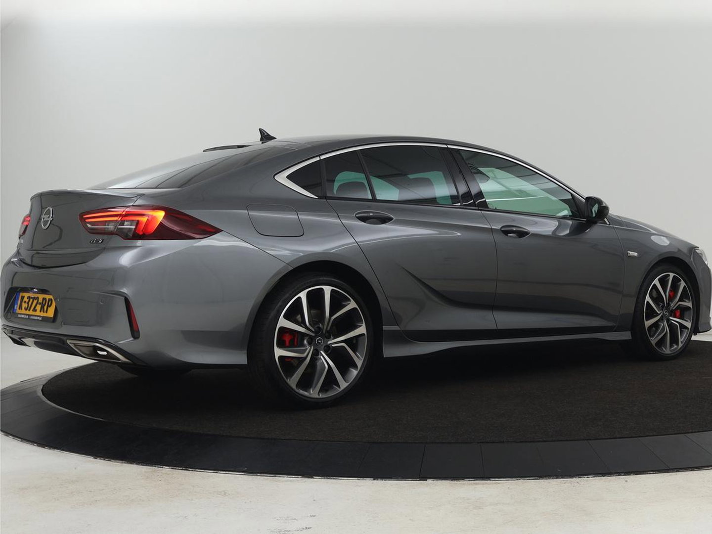 Opel Insignia 2.0 Turbo GSI 4X4 | 230pk | Origineel NL | Head-Up | Adaptive cruise | BOSE Sound | Stoelverwarming | Matrix LED | Camera | Alcantara | Carplay | Navigatie | Keyless | Stuurverwarming | 121.800km NAP