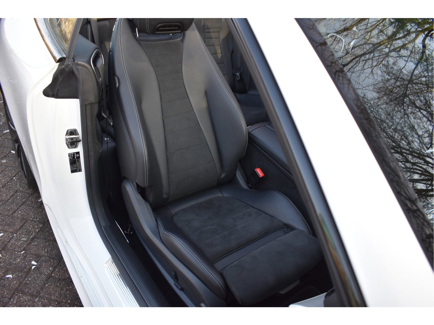 Mercedes-Benz E-Klasse Cabrio 200 AMG Line Navigatie | Cruise Control | Virtual Cockpit | Stoelverwarming | Camera