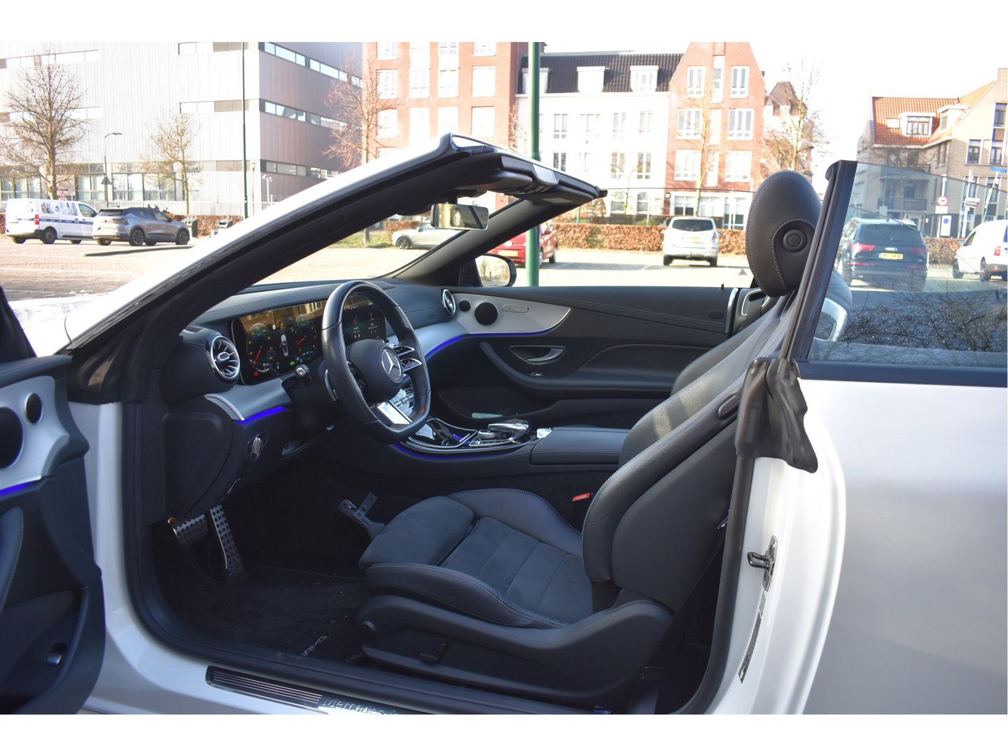 Mercedes-Benz E-Klasse Cabrio 200 AMG Line Navigatie | Cruise Control | Virtual Cockpit | Stoelverwarming | Camera