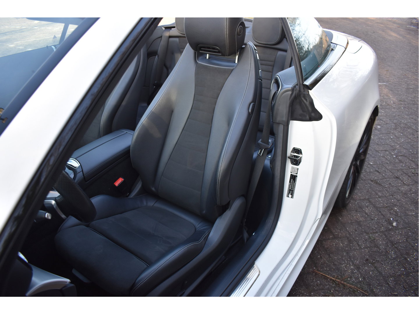 Mercedes-Benz E-Klasse Cabrio 200 AMG Line Navigatie | Cruise Control | Virtual Cockpit | Stoelverwarming | Camera