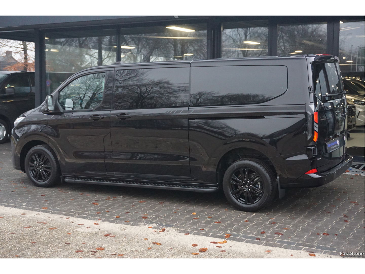 Ford Transit Custom 320L 2.5 PHEV Hybride 233PK DC Black Platinum PRIJS INCL. BPM !! Navi, 360° Cam, 17" LM, LED, Leder Interieur!! NR. HYB005
