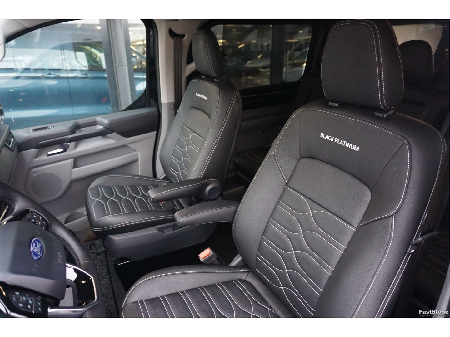 Ford Transit Custom 320L 2.5 PHEV Hybride 233PK DC Black Platinum PRIJS INCL. BPM !! Navi, 360° Cam, 17" LM, LED, Leder Interieur!! NR. HYB005