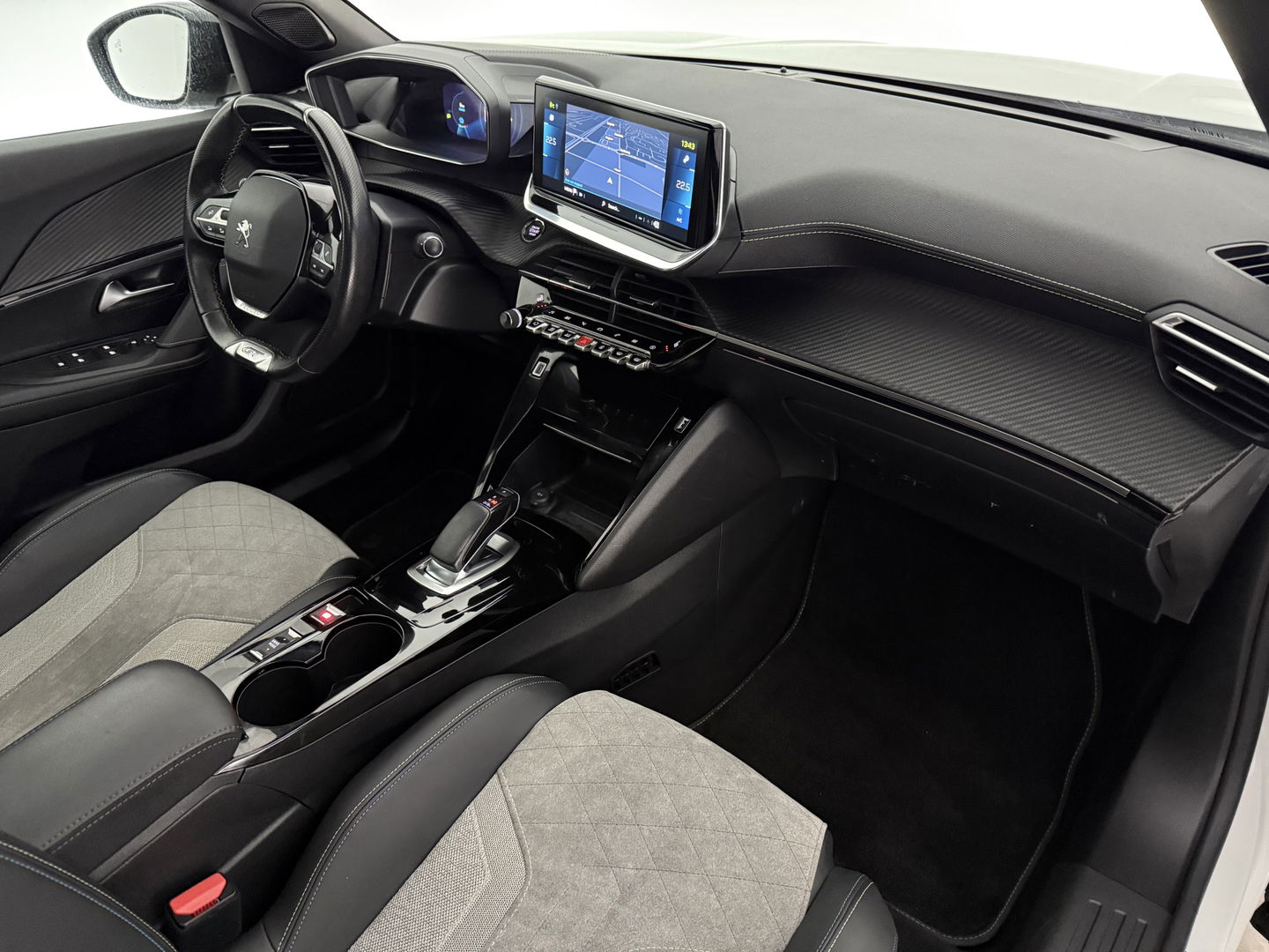 Peugeot e-2008 EV GT-Line 50 kWh | SOH 91% | Pano | Virtual | Adap.Cruise | Clima | Carplay | Camera | Stoelverw. | Keyless