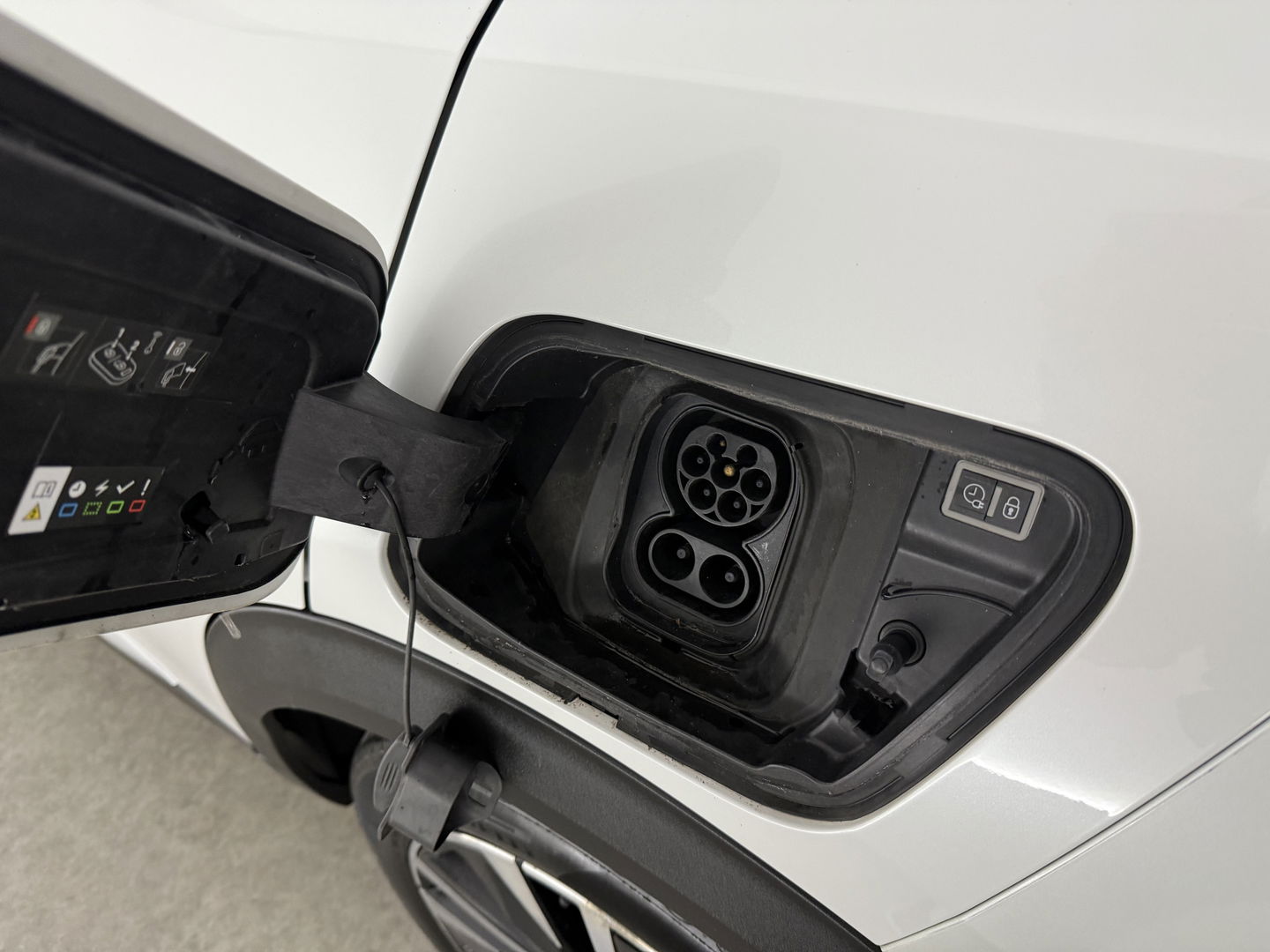 Peugeot e-2008 EV GT-Line 50 kWh | SOH 91% | Pano | Virtual | Adap.Cruise | Clima | Carplay | Camera | Stoelverw. | Keyless