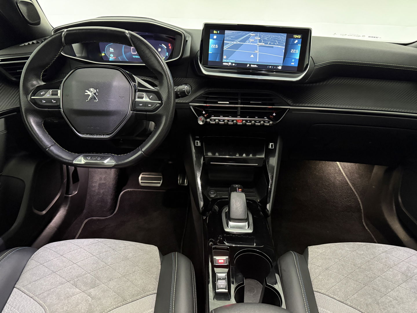 Peugeot e-2008 EV GT-Line 50 kWh | SOH 91% | Pano | Virtual | Adap.Cruise | Clima | Carplay | Camera | Stoelverw. | Keyless