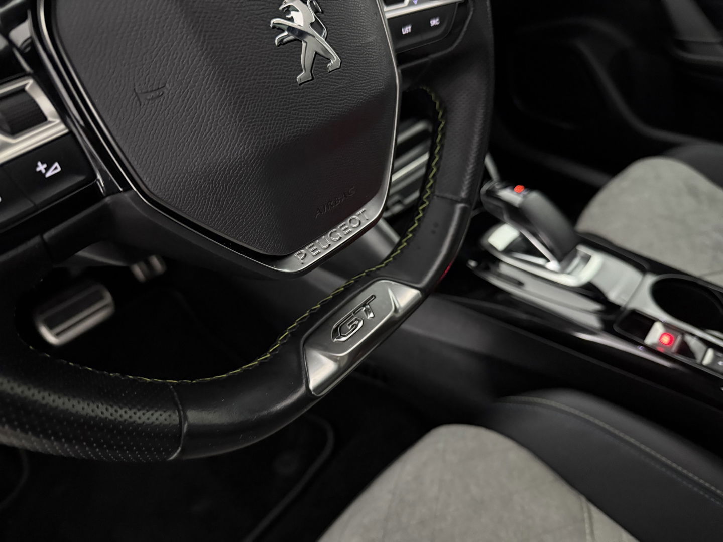 Peugeot e-2008 EV GT-Line 50 kWh | SOH 91% | Pano | Virtual | Adap.Cruise | Clima | Carplay | Camera | Stoelverw. | Keyless