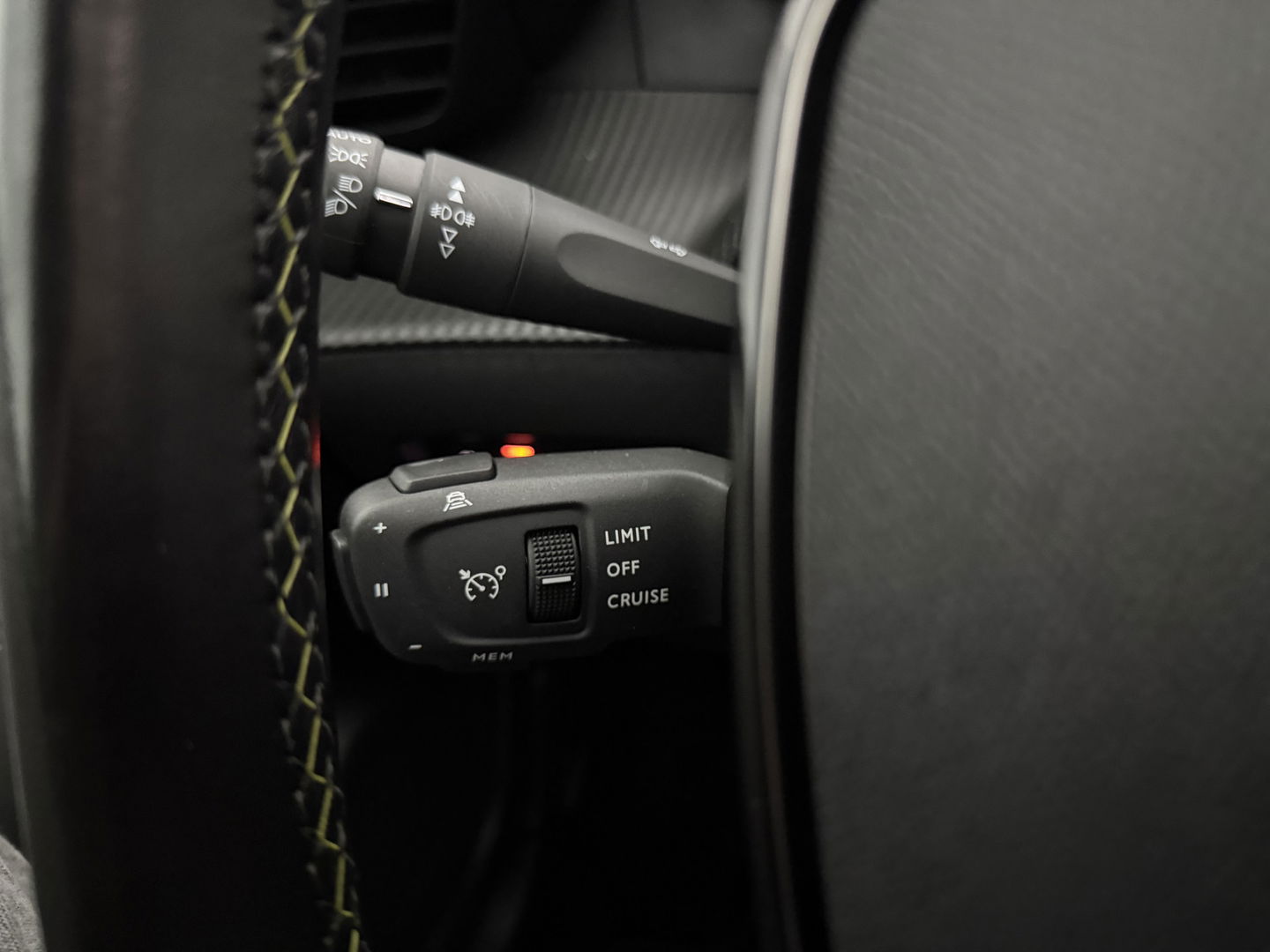 Peugeot e-2008 EV GT-Line 50 kWh | SOH 91% | Pano | Virtual | Adap.Cruise | Clima | Carplay | Camera | Stoelverw. | Keyless