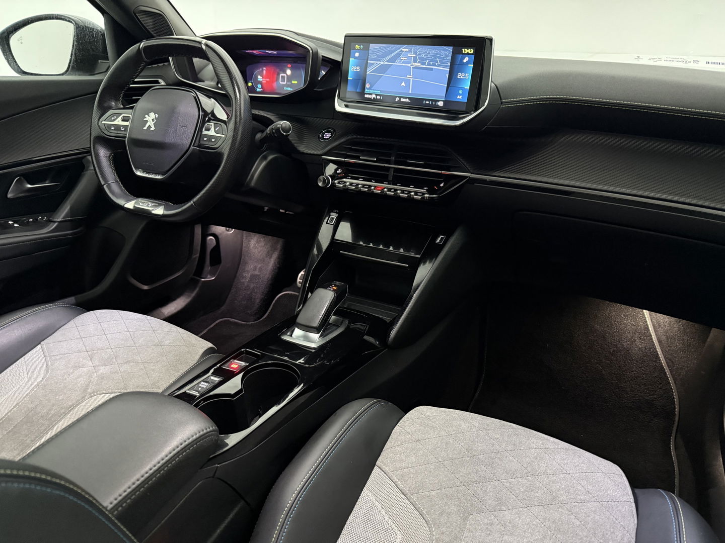 Peugeot e-2008 EV GT-Line 50 kWh | SOH 91% | Pano | Virtual | Adap.Cruise | Clima | Carplay | Camera | Stoelverw. | Keyless