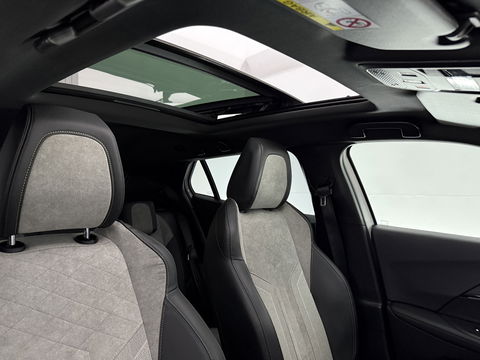 Peugeot e-2008 EV GT-Line 50 kWh | SOH 91% | Pano | Virtual | Adap.Cruise | Clima | Carplay | Camera | Stoelverw. | Keyless