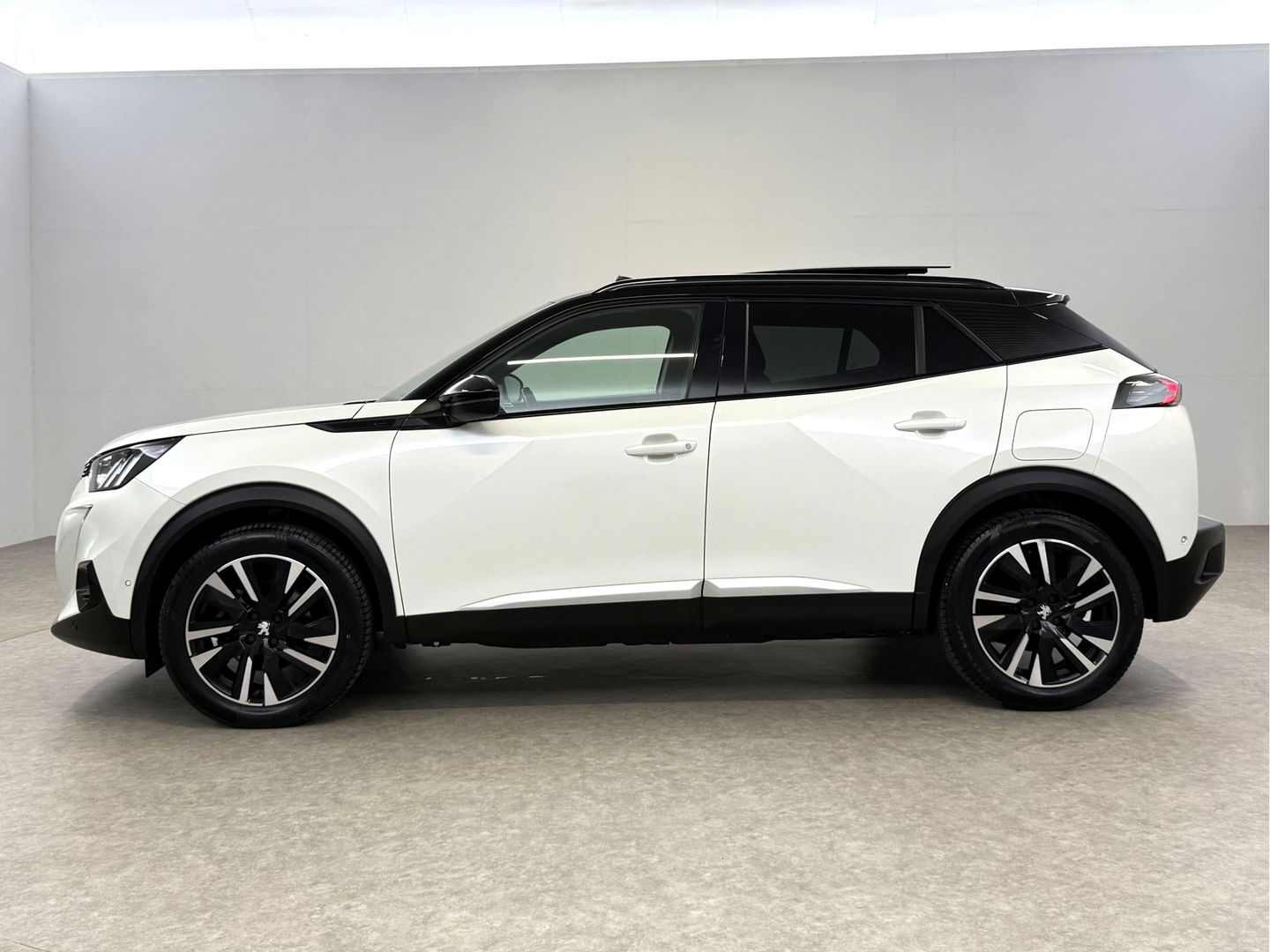 Peugeot e-2008 EV GT-Line 50 kWh | SOH 91% | Pano | Virtual | Adap.Cruise | Clima | Carplay | Camera | Stoelverw. | Keyless