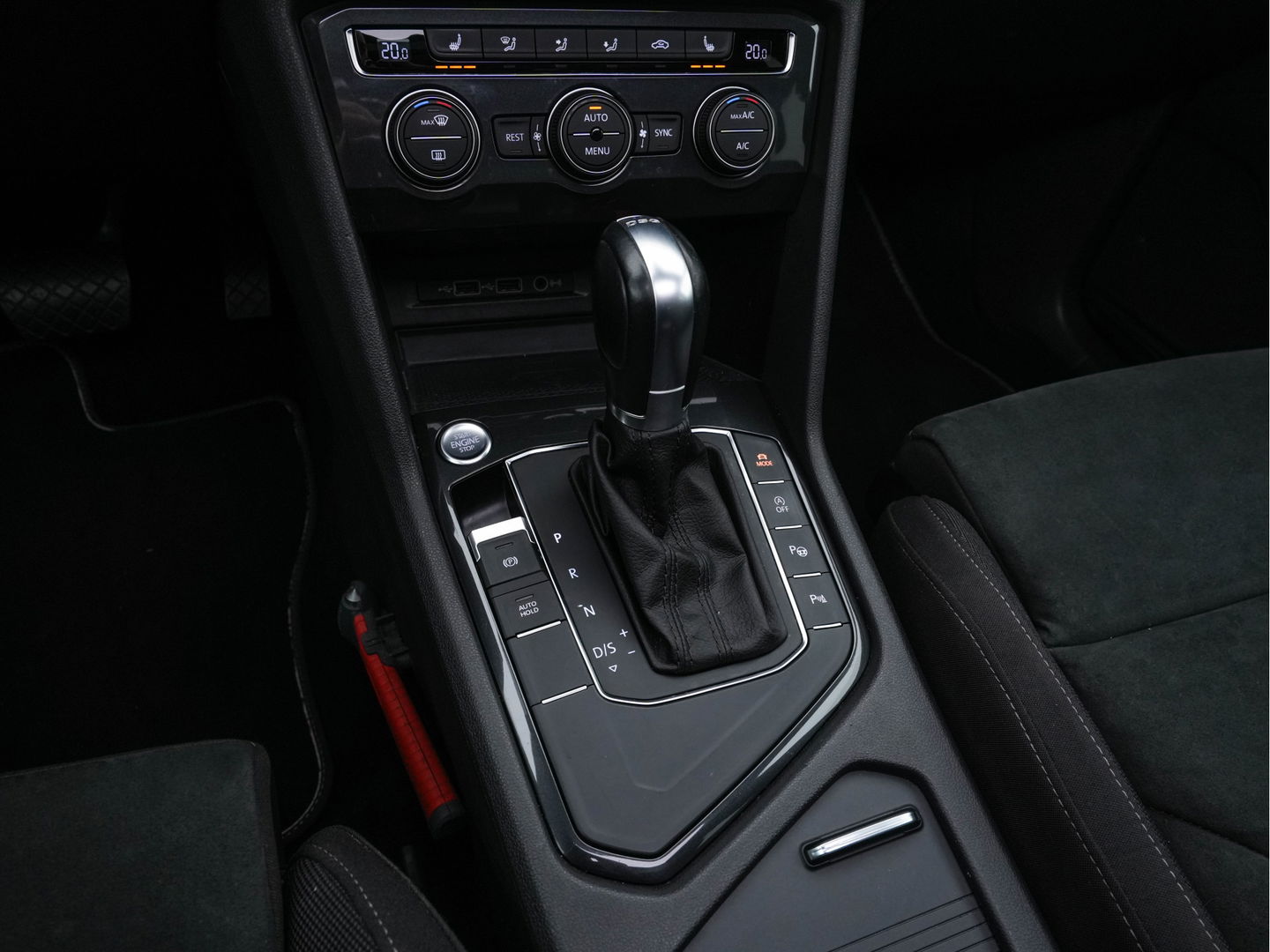 Volkswagen Tiguan Allspace 1.5 TSI R-line Highline Business (7-Pers.) (INCL-BTW) Aut * PANO | NAVI-FULLMAP | XENON | ALCANTARA | HEATED-ERGONOMIC-SPORTSEATS | KEYLESS | PRIVACY-GLASS | CAMERA | DAB | DIGI-COCKPIT | PDC | TOWBAR | ECC | 19"ALU*