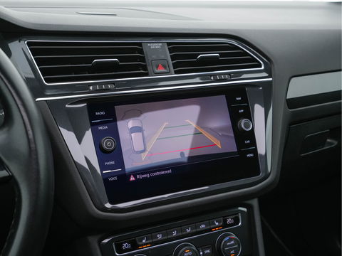 Volkswagen Tiguan Allspace 1.5 TSI R-line Highline Business (7-Pers.) (INCL-BTW) Aut * PANO | NAVI-FULLMAP | XENON | ALCANTARA | HEATED-ERGONOMIC-SPORTSEATS | KEYLESS | PRIVACY-GLASS | CAMERA | DAB | DIGI-COCKPIT | PDC | TOWBAR | ECC | 19"ALU*