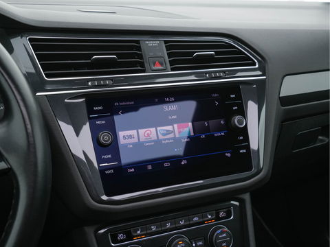 Volkswagen Tiguan Allspace 1.5 TSI R-line Highline Business (7-Pers.) (INCL-BTW) Aut * PANO | NAVI-FULLMAP | XENON | ALCANTARA | HEATED-ERGONOMIC-SPORTSEATS | KEYLESS | PRIVACY-GLASS | CAMERA | DAB | DIGI-COCKPIT | PDC | TOWBAR | ECC | 19"ALU*